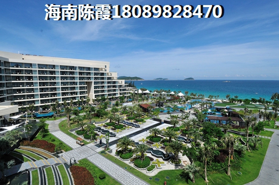巴洛克建筑的街道旁,一家烟雾缭绕的酒馆